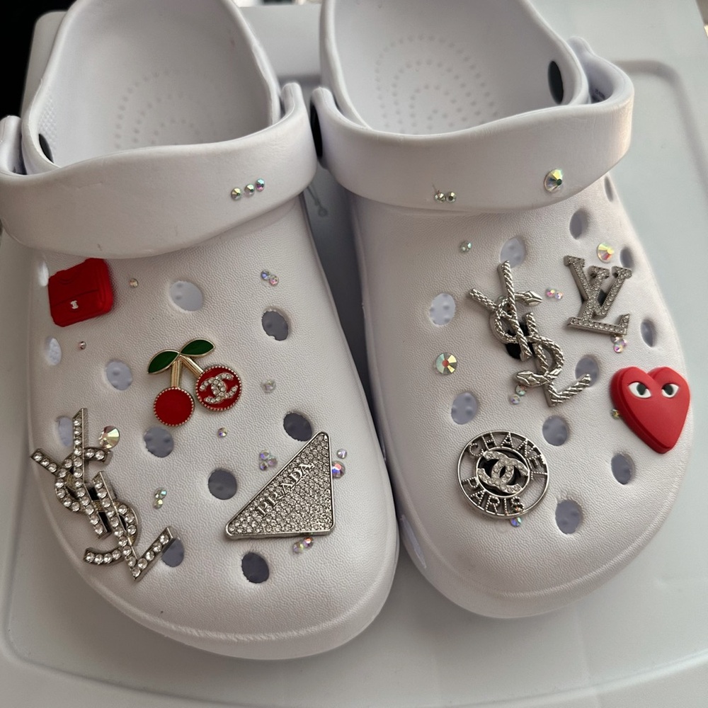 8 shoe charms